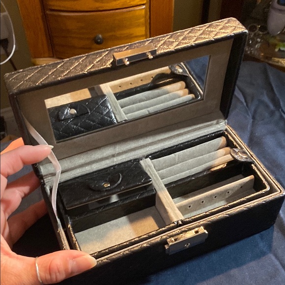 Jewelry - Elegant Black Watch Box